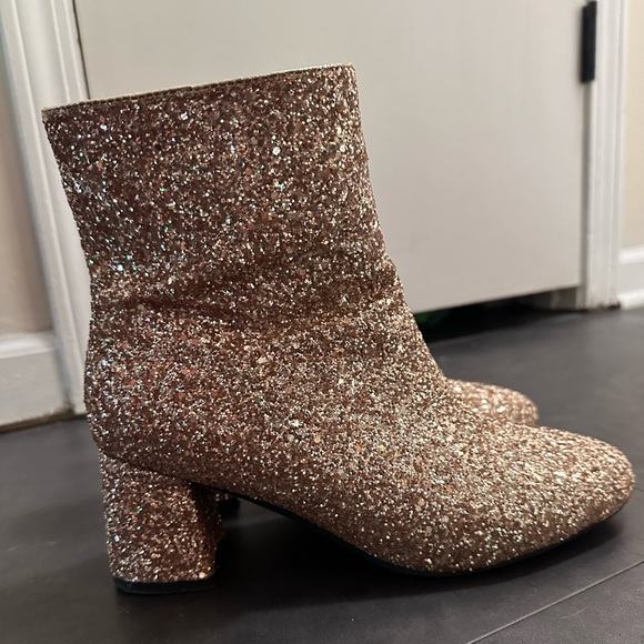 GoLd ✨ sPaRkLe HEEEELS!!!! - Picture 7 of 8